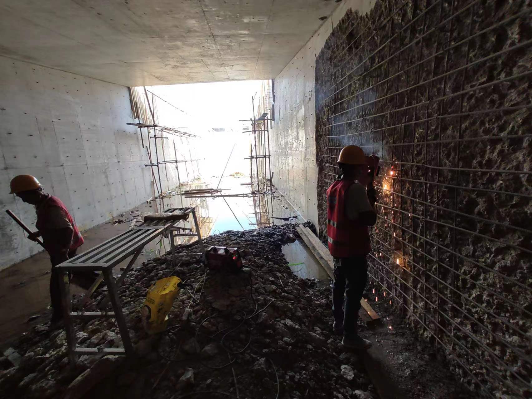 博尔塔拉挖断承重墙导致楼体开裂，加固施工方案出炉